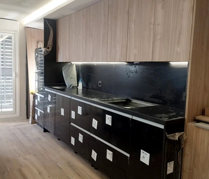 detalle cocina mampara y armarios